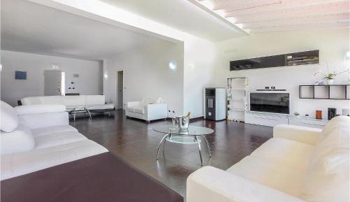 Three-Bedroom Vacation Home 