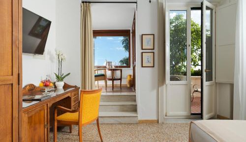 Palm Terrace Junior Suite