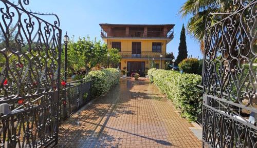 Deluxe Villa