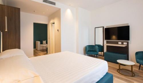 Deluxe Queen Room