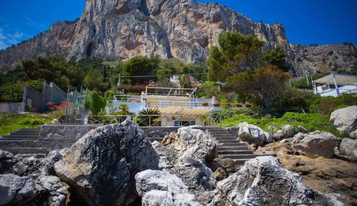 Villa - Beach Front