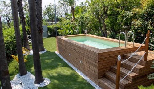 suite with garden and pool 