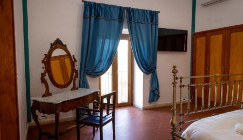 Junior Suite with Garden View