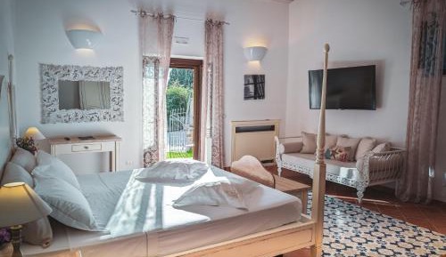 Suite (2 Adults + 2 Children)