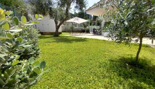 One-Bedroom Apartment with Garden