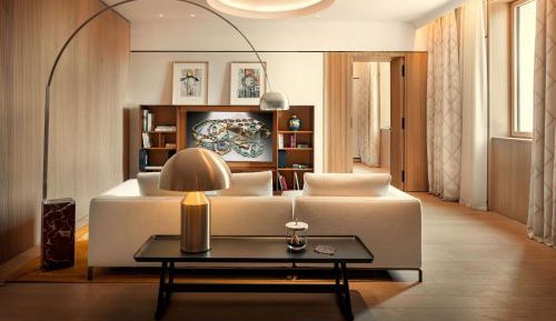 One-Bedroom Deluxe King Suite with City View
