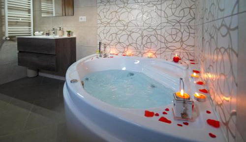 King Room with Spa Bath