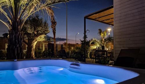 Deluxe Bungalow with Garden View