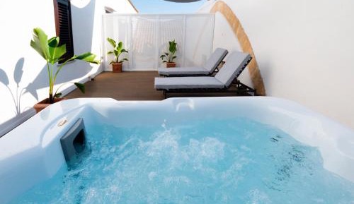 Superior Double Room with Sea View and Jacuzzi
