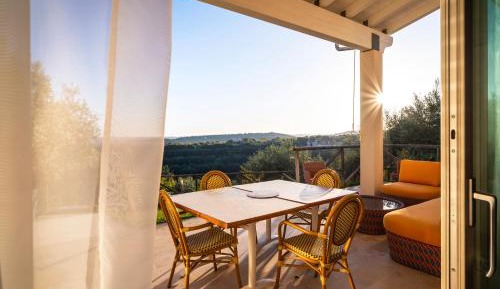 Villa with Garden View