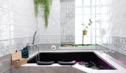 Queen Suite with Spa Bath