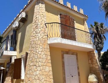 Villa with Garden View