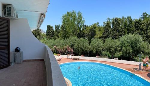 Apartment with Pool View 