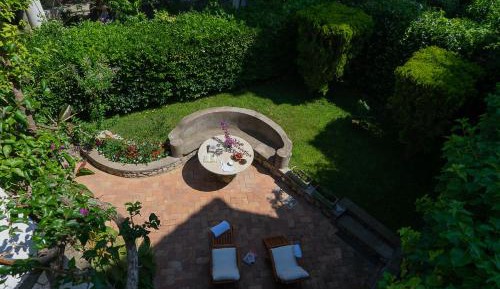 Apartment with Garden View