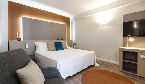 Deluxe Double or Twin Room with Balcony
