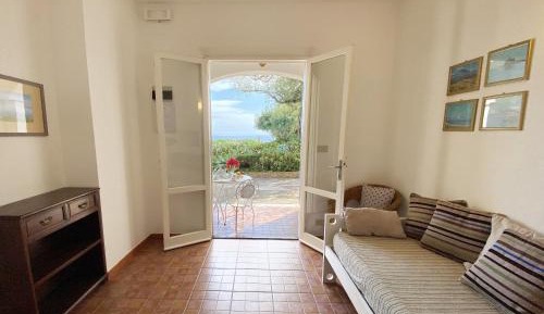 Studio with Patio and Garden View