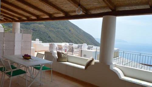 One-Bedroom House with Sea View