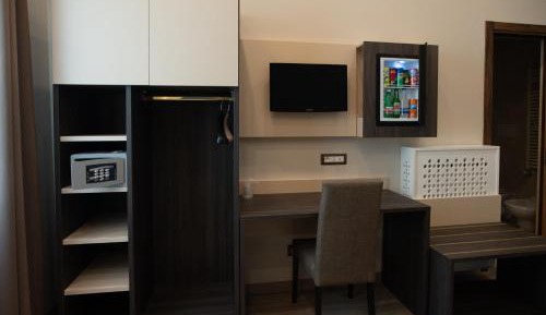 Double or Twin Room with Partial Sea View