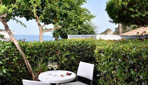 Superior Double Room with Partial Sea View