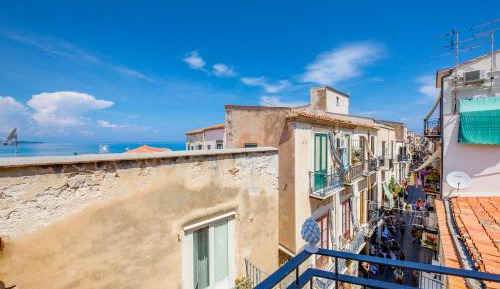 Double Room with Partial Sea View