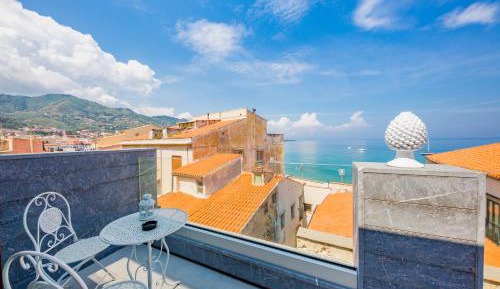 Deluxe Double Room with Balcony and Sea View