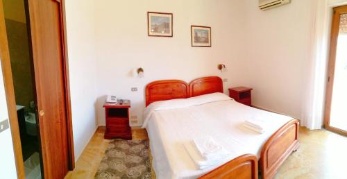 Double or Twin Room with Private Bathroom