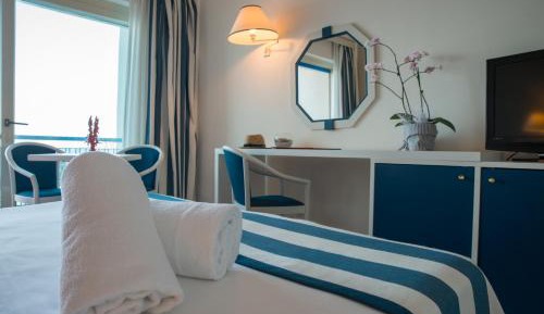 Triple Room with Sea View