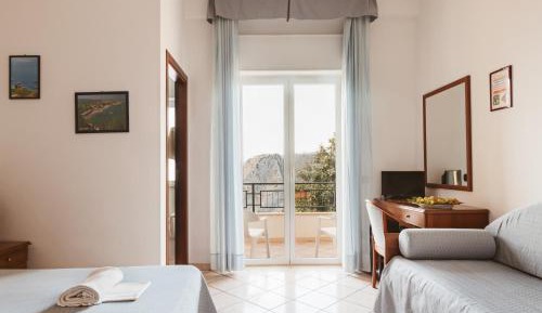 Triple Room with Sea View