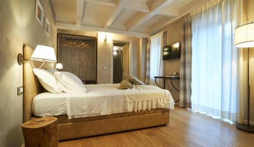 Deluxe Triple Room with shower