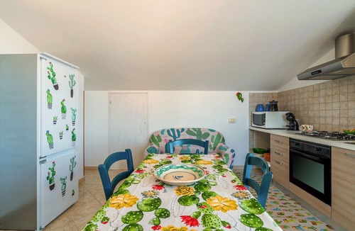 Tiche Apartment | Apartment 'Appartamento A Ficu Pala Siracusa' with Sea View, Wi-Fi and Air Conditioning