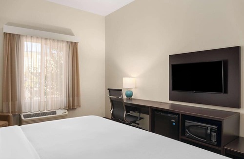 Sunnyslope Hotel | La Quinta Inn & Suites by Wyndham Wenatchee