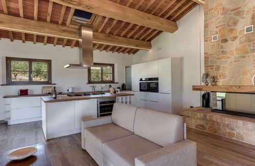 Montepulciano Villa | Elegant Villa with independent entrance with 3 double bedrooms and 3 private bathrooms, panoramic vi