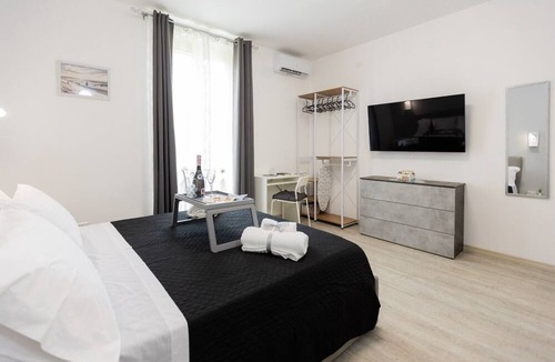 Acradina Apartment | Charming flat with 1 bedroom 1 Large bed +1 Sofa bed , bathroom and full kitchen