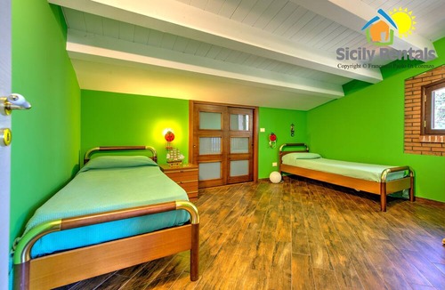 Terrasini Villa | Spacious villa within walking distance of the Cape Rama Nature Reserve