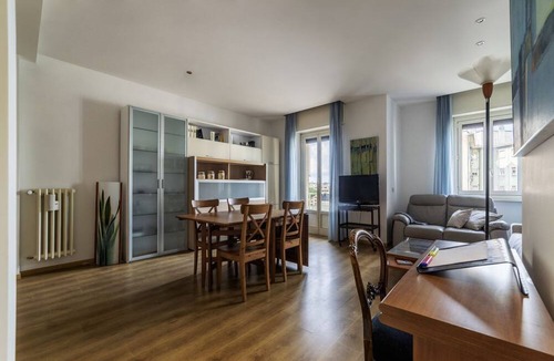 Aventine Apartment | GuestHost - Cozy apartment of 90 sqm, can accommodate up to 5 people, located on the sixth floor of a building with a lift (NOT suitable for disabled people).The property is located in an area well connected by public transport, the metro line B Piramid