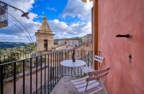 Ragusa Apartment | Raffo, appartement with view in Ragusa Ibla