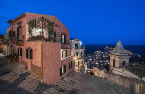 Ragusa Apartment | Raffo, appartement with view in Ragusa Ibla