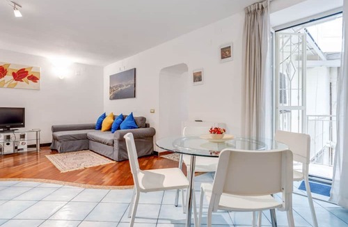 Quartieri Spagnoli Apartment | GuestHost - Casa Querida Central and Elegant Flat