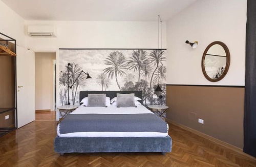 Aventine Apartment | The San Saba vacation apartment can accommodate groups of up to 12 people. It consists of 5 bedrooms, a large living room, 3 bathrooms and a modern kitchen.there is a large terrace, equipped with dining table and chairs, where you can relax after a strenu