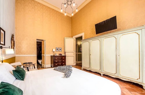 Naples City Centre Apartment | TLS - Luxury Suite Courts