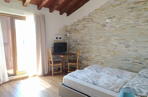 Savona Apartment | Studio 'Arcobaleno' with Sea View Balcony, Wi-Fi and Air Conditioning