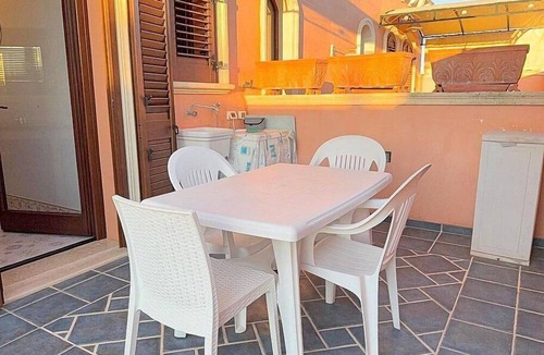 Marina San Gregorio House | Casa Ria A: A welcoming two-story apartment that is part of a villa situated at a short distance from the beach, with Free WI-FI.