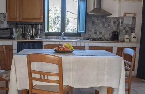 Novoli Apartment | Apartment 'Acanto' with Shared Pool, Wi-Fi and Air Conditioning
