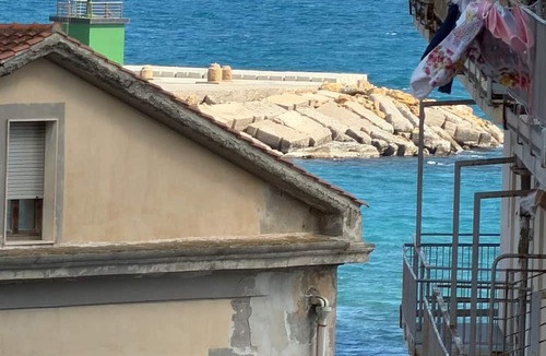 Crotone Apartment | 2-bedroom, 2-bathroom apartment, 100 meters from the sea.