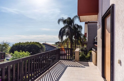 Aci Catena House | Olive Villa with Garden by Wonderful Italy