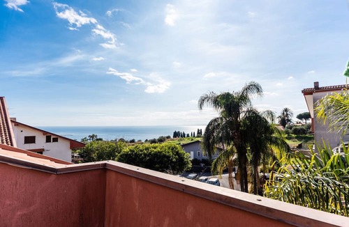 Aci Catena House | Olive Villa with Garden by Wonderful Italy