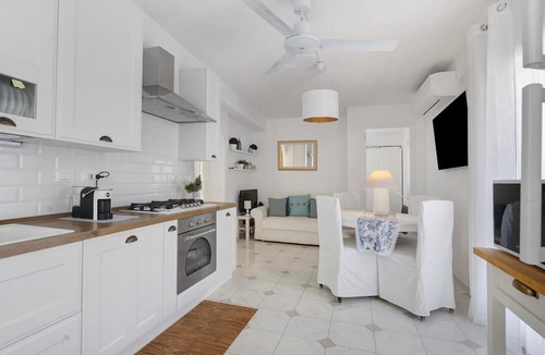 Scala Apartment | Apartment 'A Due Passi Dal Mare' with Sea View, Wi-Fi and Air Conditioning