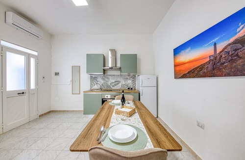 Morciano di Leuca House | Holiday Home 'Dimora' with Shared Terrace & Garden, Air Conditioning
