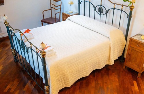 Angri Apartment | The Marquis’s Apartment – Artistic Retreat with Vesuvius View