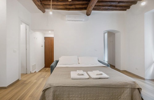 La Spezia Historic Centre Apartment | Apartment 'Matt House 2' with Balcony, Wi-Fi and Air Conditioning